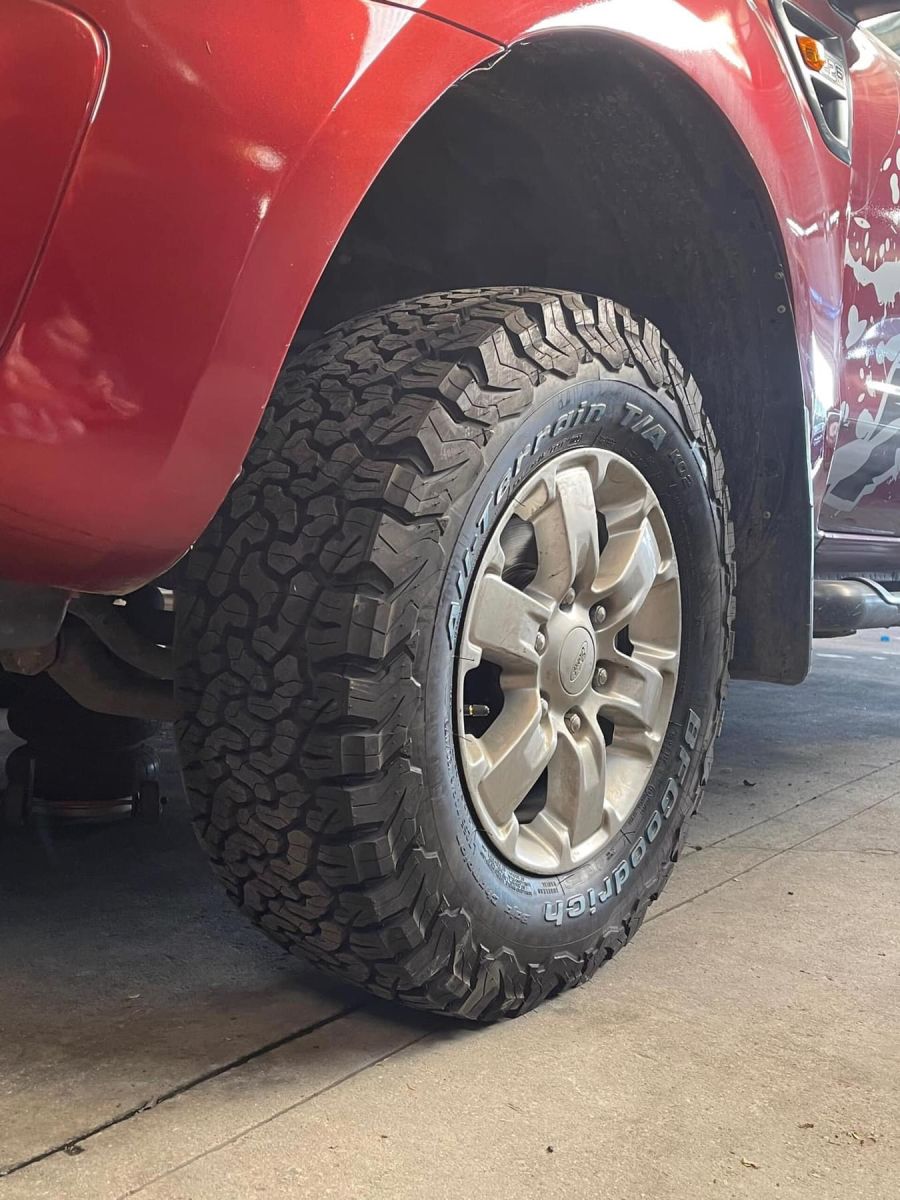 CÁCH KHẮC PHỤC XE Ô TÔ BỊ RUNG LẮC, BẢO DƯỠNG VÀ THAY THẾ LỐP XE Ô TÔ